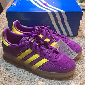 New Adidas Purple Suede Gazelle Sneakers with Yellow Stripes Size 8.5
